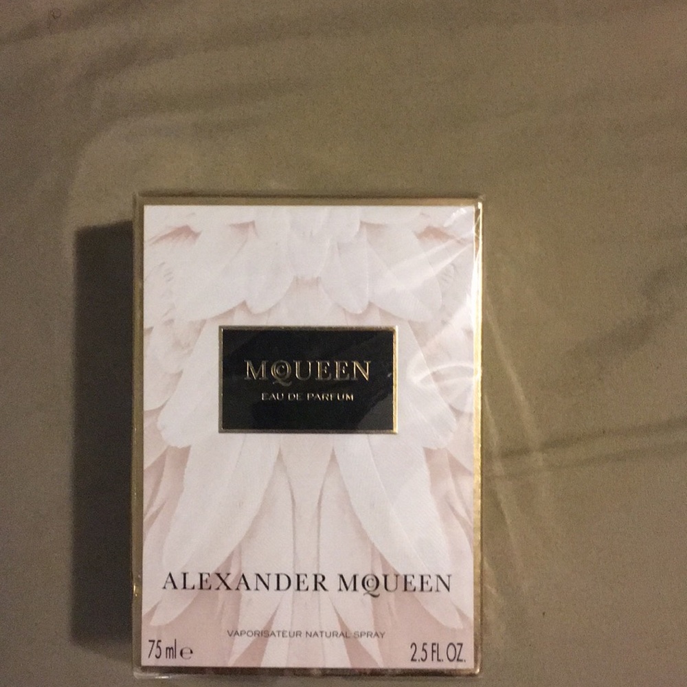 Alexander McQueen - Picture 2 of 3